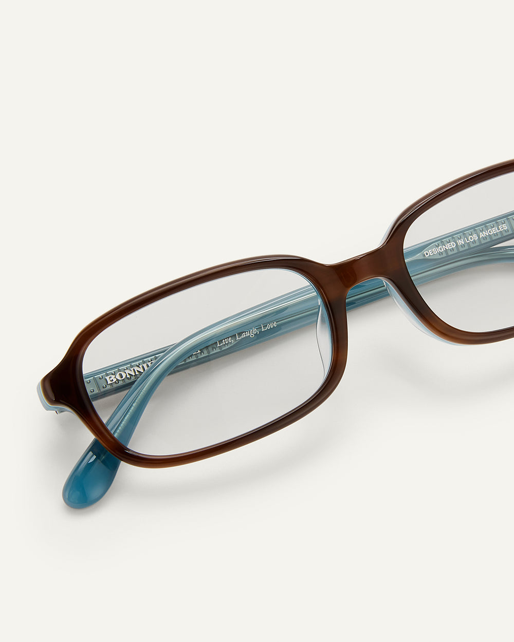 Close-up shot of Bonnie Clyde Comedy optical in teal demi.